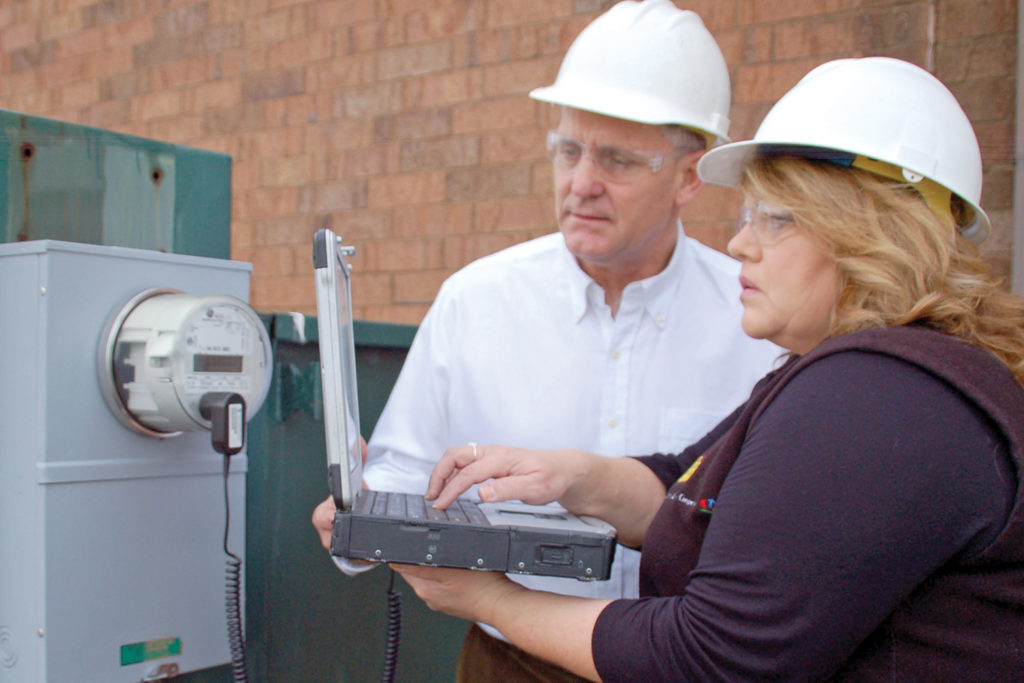 South Central Power Energy Efficiency Advisors Lisa Queen and Kevin Kemmerer