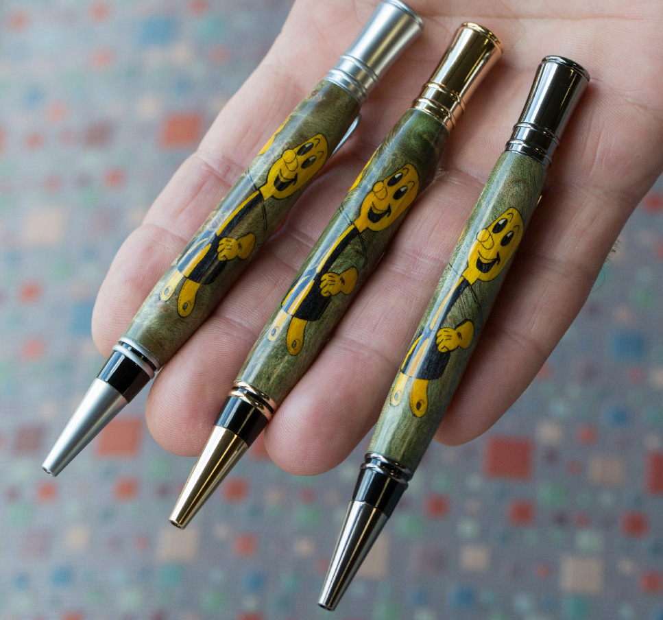 Bret Curry takes about four hours to build his Willie Wiredhand pens, which are sold in the AECC company store in Little Rock. (Photo By: Denny Gainer)