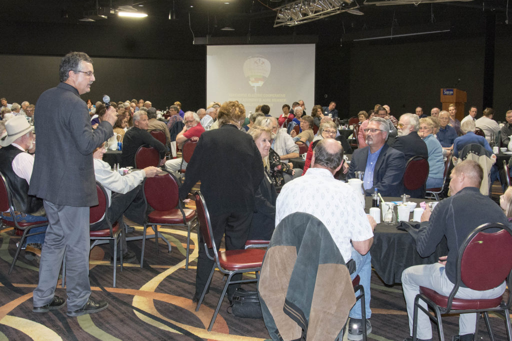 Verendrye Electric Co-op’s Randy Hauck addresses a packed house at the biennial legislative supper in 2016. A bigger crowd is expected this year. (Photo By: Tom Rafferty)