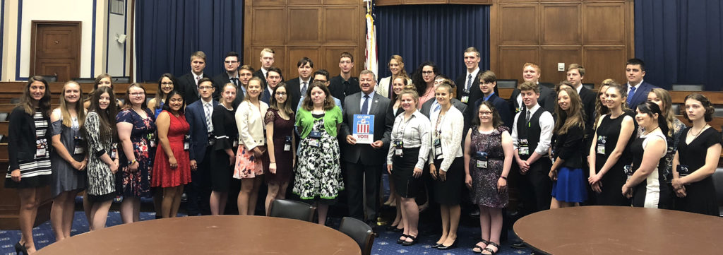 Youth Tour participants from Pennsylvania and New Jersey bring the Co-ops Vote message to Rep. Bill Schuster. (Photo By: Stephanie Okuniewski)