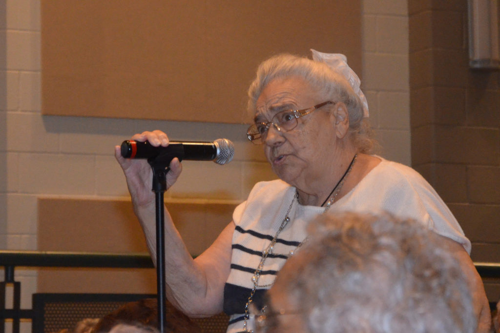 At Northern Neck Electric’s annual meeting, member Helen Mitchell praises lineworkers who came to her aid when lightning knocked her from bed and darkened her home. (Photo By: NNEC)
