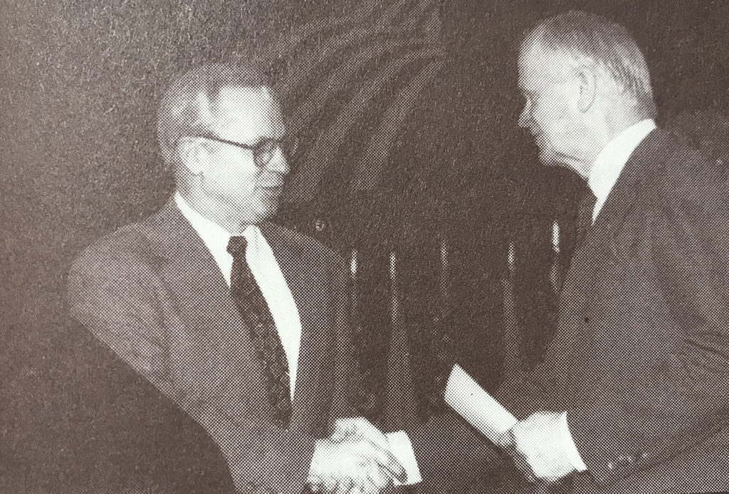 NRECA Executive Vice President and General Manager Bob Bergland (right) introduced his successor Glenn English (left) at NRECA’s Annual Meeting in 1994 in New Orleans. Bergland retired from NRECA after 10 years. (Photo by NRECA)