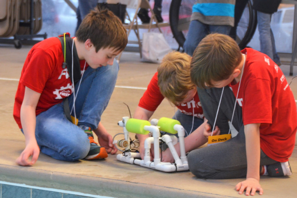 Arkansas’ electric cooperatives are sponsoring the SeaPerch program to promote STEM learning and hope to take the program statewide. (Photo By: AECI)