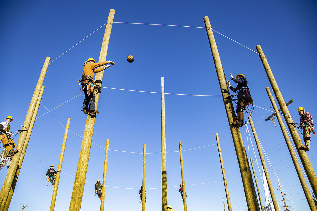 high-schoolers-learn-about-linework-at-michigan-co-op-america-s-electric-cooperatives